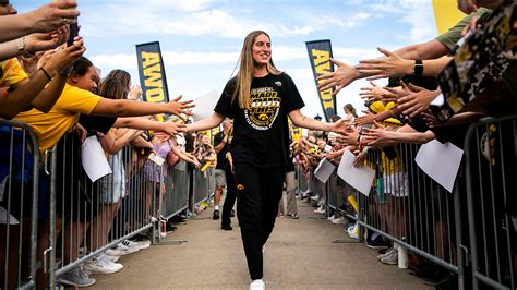 'The Glue' for Iowa women's basketball, Kate Martin, is ultimate Hawk