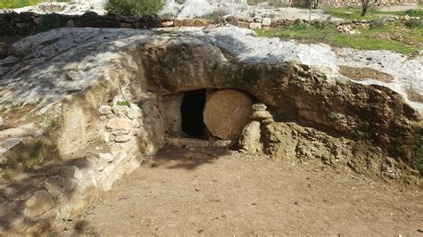 How Does Archaeology Explain Jesus' Tomb? | Jonathan Srock