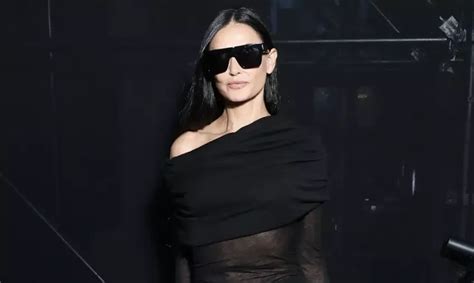 À ans Demi Moore ose la naked dress Demi moore Naked dress Demi