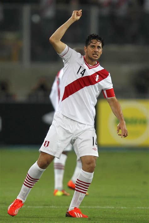 El capitán de la selección peruana de fútbol el delantero Claudio