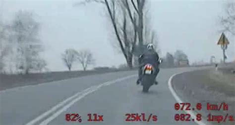 Jecha Motocyklem Kmh A P Niej Jeszcze Ucieka Policji Wideo