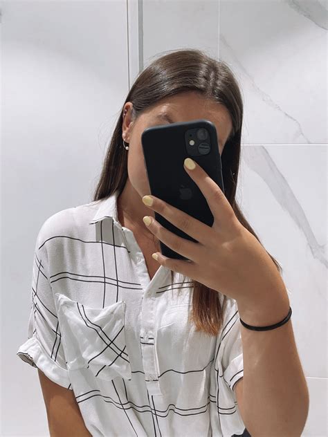 Andria Wepp Mirror Selfie Iphone 11 Photoshoot London Iphone