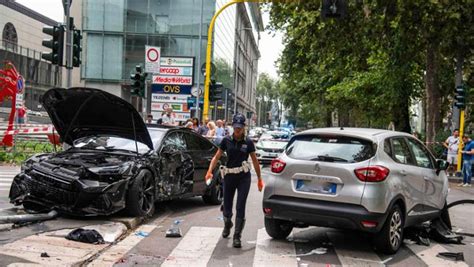 Incidente Milano Morto Il Ragazzo Di Anni Schiacciato Contro Un