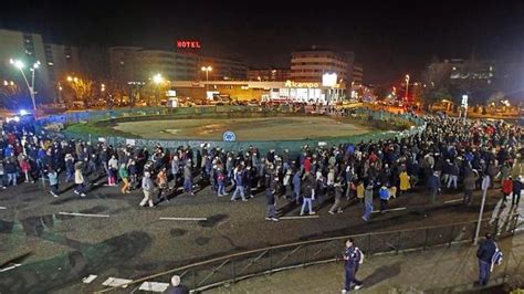 Unas Mil Personas Se Manifiestan En Vigo Contra La Instalaci N De Un