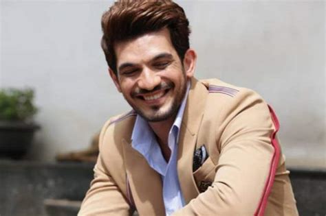 Arjun Bijlani Leaves For A Family Trip! | India Forums