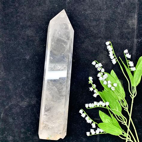 Clear Quartz Benefits And Meaning How To Use Clear Quartz