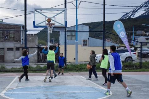 Ushuaia Comenzaron los encuentros deportivos para niños y niñas FM Fuego