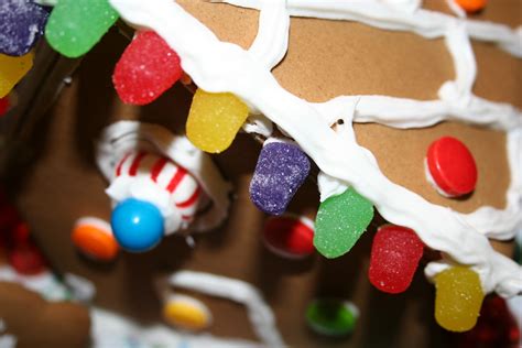 GINGERBREAD HOUSE OUTDOOR DECORATIONS - OUTDOOR DECORATIONS | Gingerbread house outdoor ...