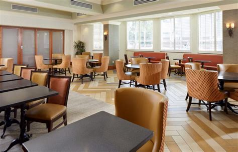 Hampton Inn & Suites by Hilton Savannah Midtown | Visit Savannah