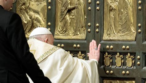 Il Papa Apre La Seconda Porta Santa Al Carcere Di Rebibbia Per Il