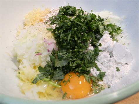 Kartoffel Kohlrabi R Sti Mit Creme Fraiche Kr Uter Rezept Kochbar De