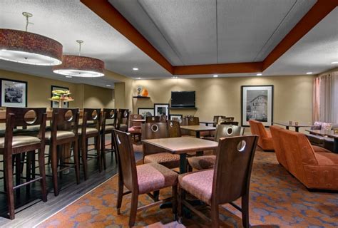 Hampton Inn Appleton-Fox River Mall Area - 52 Photos & 21 Reviews - Hotels - 350 Fox River Dr ...