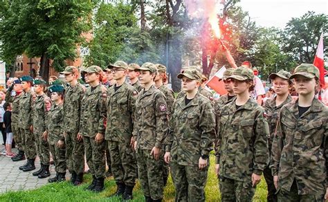 S Deczanie Uczcili Rocznic Wybuchu Powstania Warszawskiego