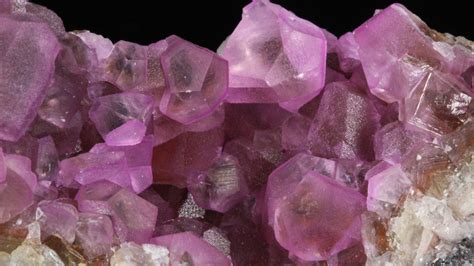 mineral crystal structure researcher suggests  memory storage