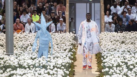 La Settimana Della Moda Entra Nel Vivo Paris Fashion Week In Pedana