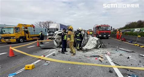 現場畫面曝！國1彰化段2轎車遭「前後夾擊包夾壓扁」 1死1重傷