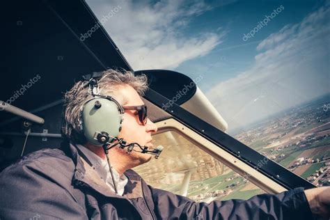 Piloto de aeronaves ultraligeras fotografía de stock stocco claudio