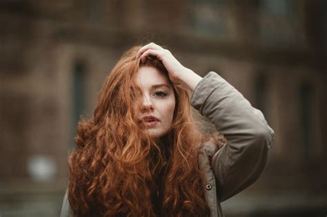 Fondos De Pantalla Mujer Pelirrojo Modelo Pelo Largo Mirando Al