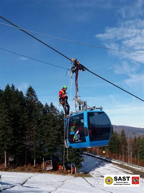 Esercitazione Del Soccorso Alpino Toscano All Abetone Per Lo Scarico