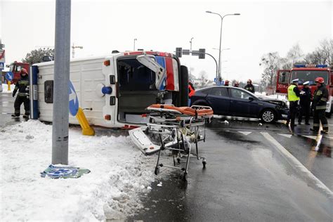 Białystok wypadek z udziałem karetki pogotowia