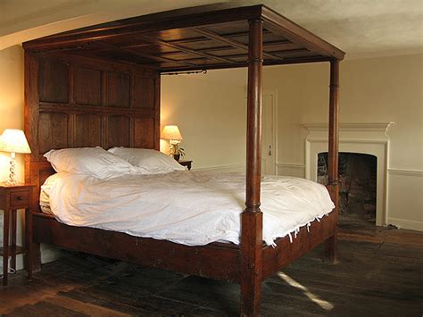 17th Century Style Oak Tester Bed In Tudor Town House