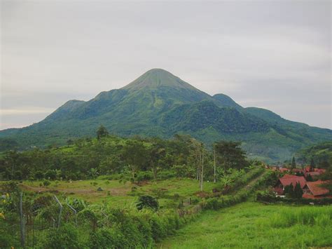 Gunung Penanggungan dan Misterinya - Jawa Timur - INDONESIA