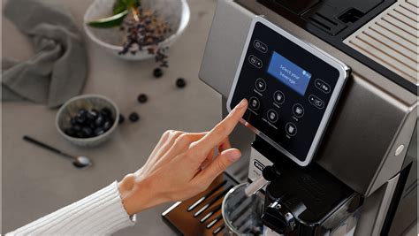 La Cafeti Re Automatique Avec Broyeur Delonghi Perfecta Subit Un L Ger