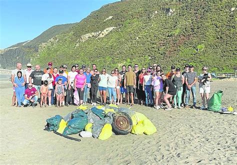 Voluntarios Recogen 124 Kilos De Basura En La Playa De La Arena El