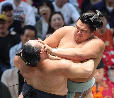 204cm北青鵬、真っ向勝負で大関経験者の朝乃山撃破「今は同じ前頭なんで」幕内では2戦2勝 大相撲写真ニュース 日刊スポーツ