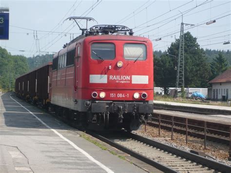 Eine Br 151 in Traunstein. - Bahnbilder.de