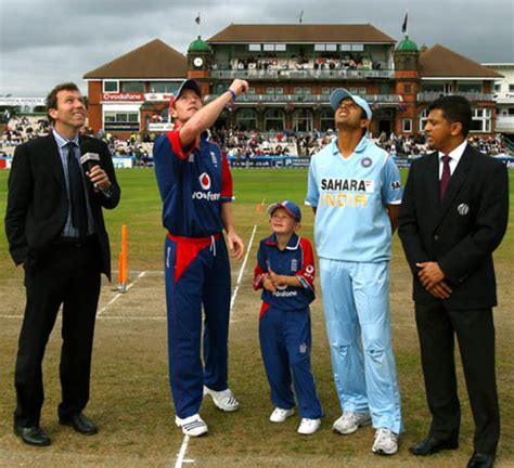 Nicky Shaw Celebrates The Wicket Of Suzie Bates Espncricinfo