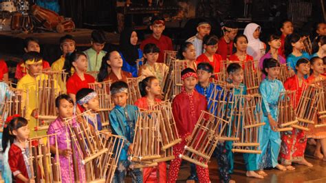 Hari Angklung Sedunia Yuk Kenalan Lebih Dalam Tentang Alat Musik Sunda