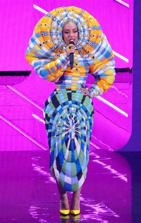 Vmas 2021 See Doja Cats Wildest Awards Show Outfits Us Weekly