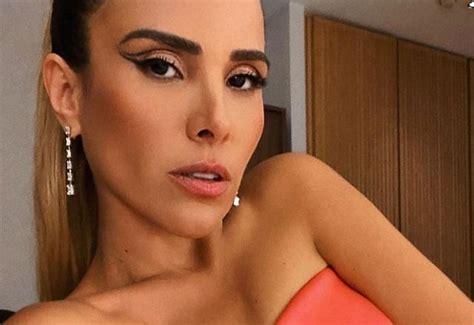 Sbt Tv Wanessa Camargo Posa Look Colado E Ganha Elogio De Dado