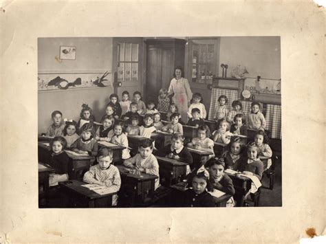 Photo de classe Cours préparatoire de 1943 Ecole 75018 Copains d avant