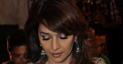 Madhuri Dixit Hot Cleavage