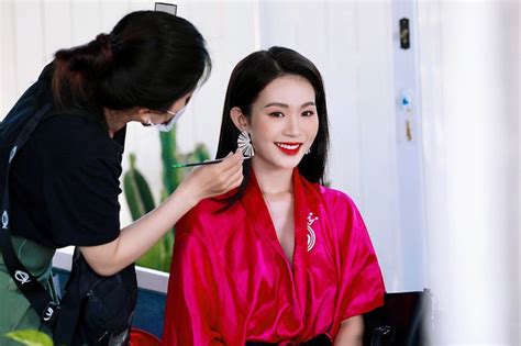 Hé lộ hậu trường chụp bikini nóng bỏng của dàn thí sinh HHVN 2020