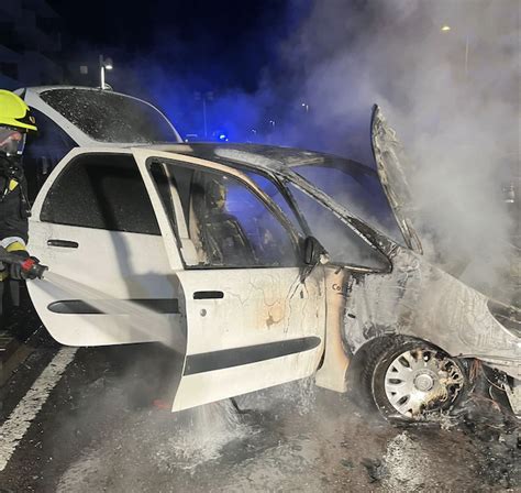 Auto Divorata Dalle Fiamme A San Giacomo Intervengono I Vigili Del