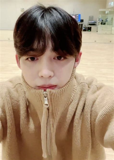 Seventeen S Coups Practice Room Vlive 220212 Dino Seventeen Seventeen