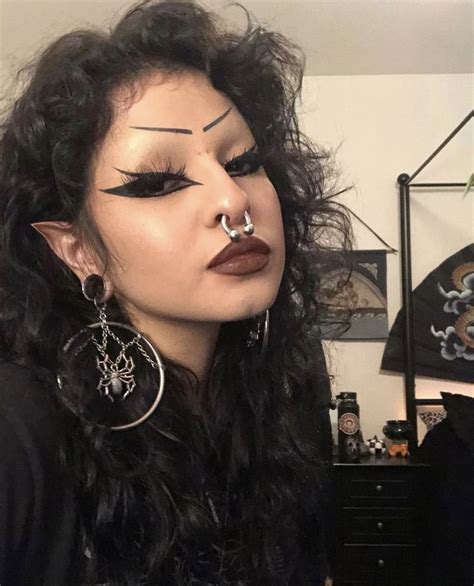 Pin By 𝕻𝖊𝖞𝖙𝖔𝖓 𝕶𝖆𝖙𝖍𝖗𝖞𝖓 On Fashion Inspo ੈ🕸‧₊˚ Punk Makeup Swag Makeup