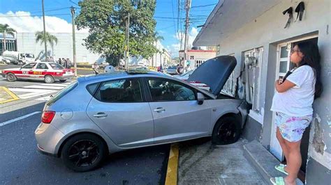 Veh Culo Particular Se Impacta Contra Vivienda En Orizaba N