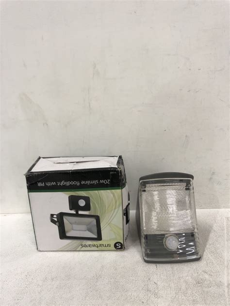 John Pye Auctions 11 X ITEMS TO INCLUDE SMARTWARES LED SOLAR LIGHTS