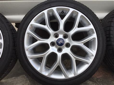 Ford Focus Zetec S 18 inch alloy wheels in DA9 Dartford für 529 00