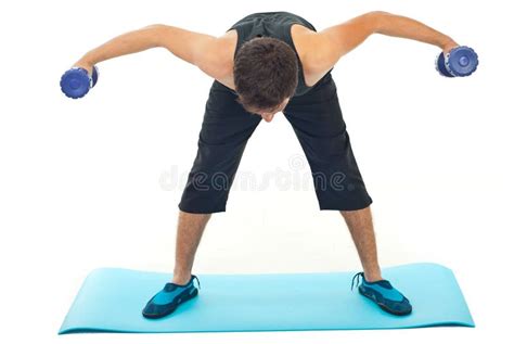 Hombre Del Entrenamiento Con Pesa De Gimnasia Imagen De Archivo