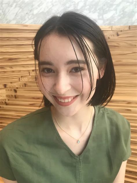 写真 12枚目 垢抜ける「ボブ×ストレート」のヘアカタログ。あなたに似合う髪型がきっと見つかる Locari（ロカリ）