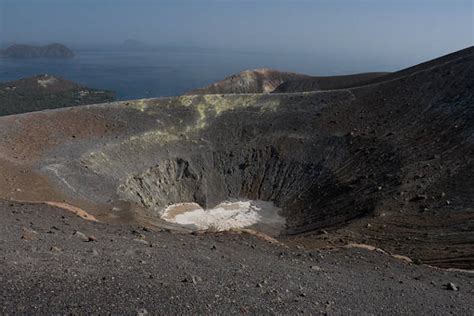 Isola di Vulcano Storia Attività Vulcanica e Turismo