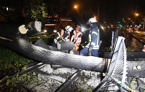 Starkregen Und Sturm Gro E Sch Den Durch Unwetter Panorama