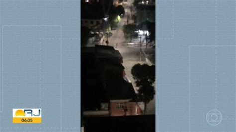 Complexo Da Penha Tem Tiroteio Desde A Madrugada E Morador Baleado Em