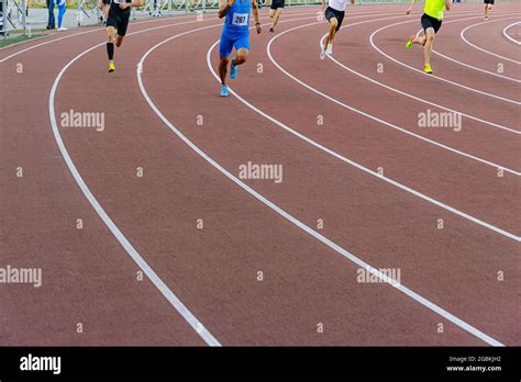 Male Athletes Starting Race Hi Res Stock Photography And Images Alamy