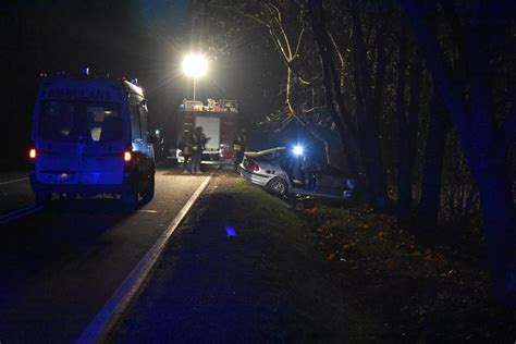 Tragiczny wypadek na na trasie Dęblin Kozienice Nie żyje kierowca BMW